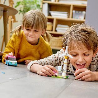 LEGO Friends 41443 Olivia and her electric car LEGO Friends 41443 Olivia and her electric car