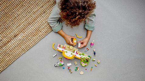 LEGO Friends 41444 Organic cafe in the town of Heartlake
