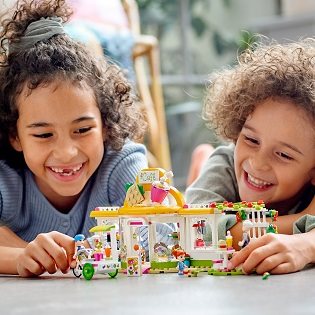 LEGO Friends 41444 Organic cafe in the town of Heartlake