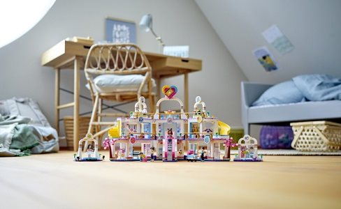 LEGO Friends 41450 Shopping center in the town of Heartlake