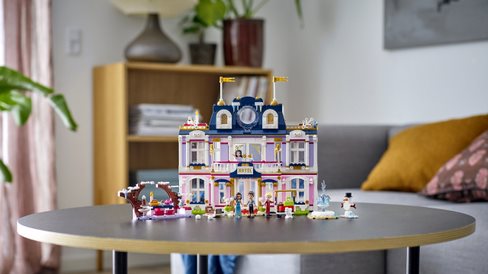 LEGO Friends 41684 Heartlake City Grand Hotel LEGO Friends 41684 Heartlake City Grand Hotel
