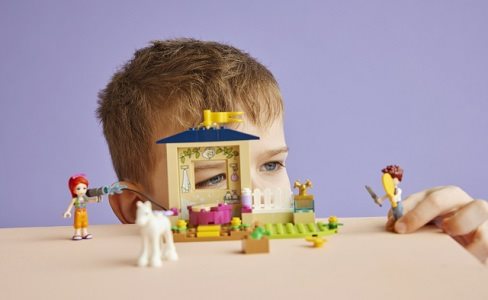 LEGO Freunde 41696 Reinigung des Ponys im Stall 