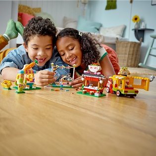 LEGO® Friends 41701 Street Food Market
