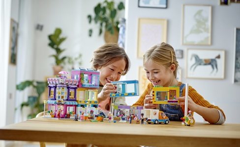 LEGO Friends 41704 Building on the main street LEGO Friends 41704 Building on the main street