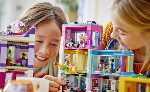 LEGO Friends 41704 Building on the main street LEGO Friends 41704 Building on the main street