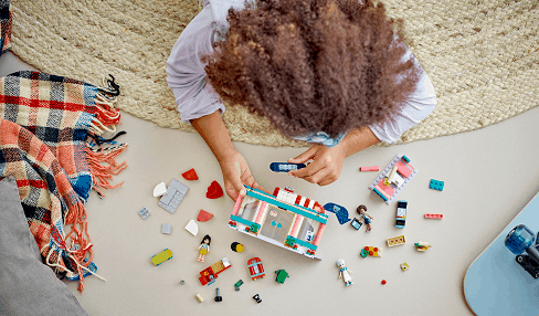 LEGO® Friends 41728 Bistro in downtown Heartlake