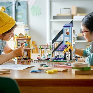 LEGO® Friends 41732 Flower shop and design studio in the city centre