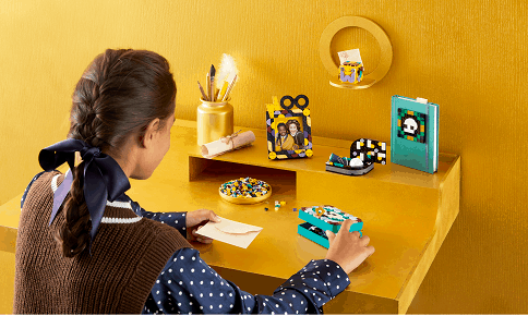 LEGO® DOTS 41811 Desk Accessories - Hogwarts