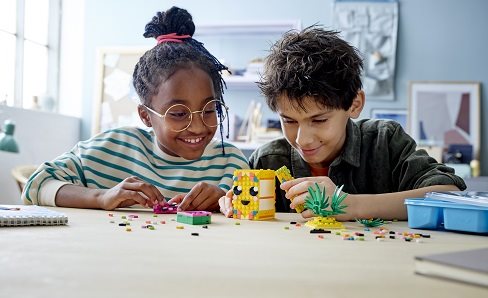 LEGO DOTS 41906 Pineapple Pencil Holder LEGO DOTS 41906 Stojánek na tužky ve tvaru ananasu