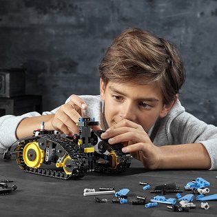 LEGO Creator Remote-Controlled Stunt Racer