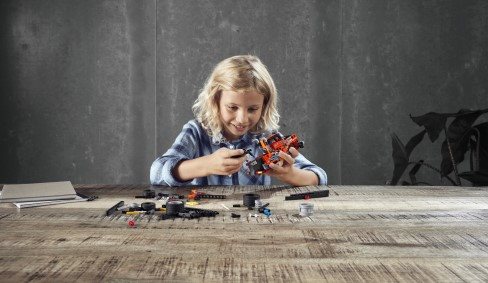 LEGO Technic 42104 Závodní tahač LEGO Technic 42104 Závodní tahač