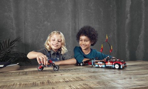 LEGO Technic 42106 Stunt Show Truck & Bike