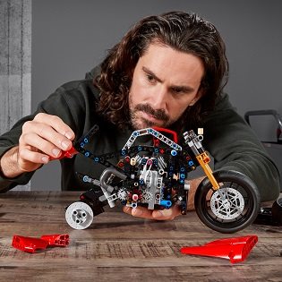 LEGO Technic 42107 Ducati Panigale V4 R LEGO Technic 42107 Ducati Panigale V4 R