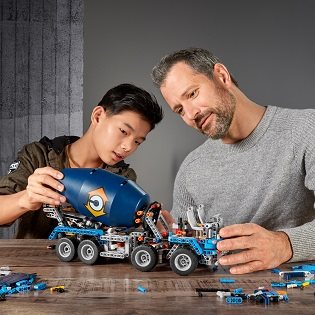 LEGO Technic 42112 Concrete Mixer Truck