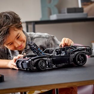 LEGO Technic 42127 BATMAN - BATMOBILE LEGO Technic 42127 BATMAN - BATMOBILE