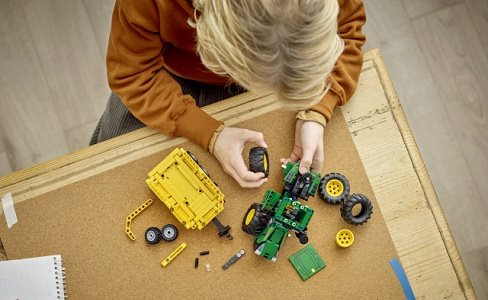 LEGO Technic 42136 John Deere 9620R 4WD Tractor