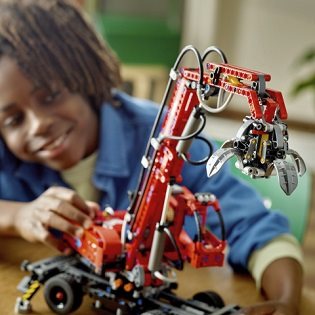 LEGO Technic 42144 Umschlagbagger 