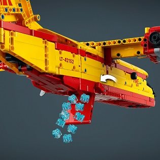 LEGO® Technic 42152 Firefighting Airplane LEGO® Technic 42152 Firefighting Airplane