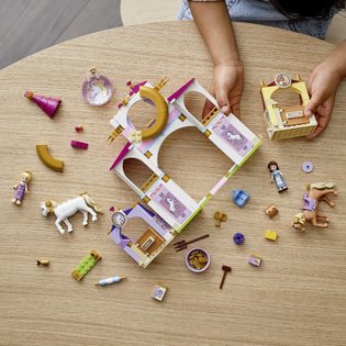 LEGO® Disney Princess™ 43195 Belles und Rapunzels königliche Ställe