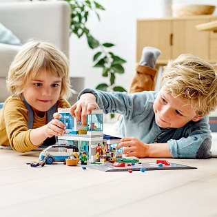 LEGO City 60291 Modern family house