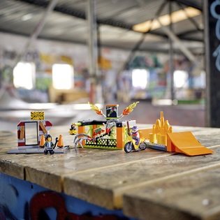 LEGO City 60293 Stunt Training Park
