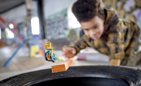 LEGO City 60310 Motorbike Stunt Chicken