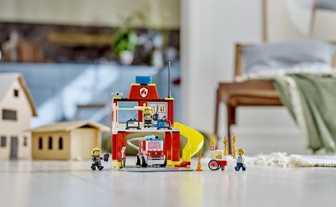 LEGO City 60375 Feuerwache und Feuerwehrauto
