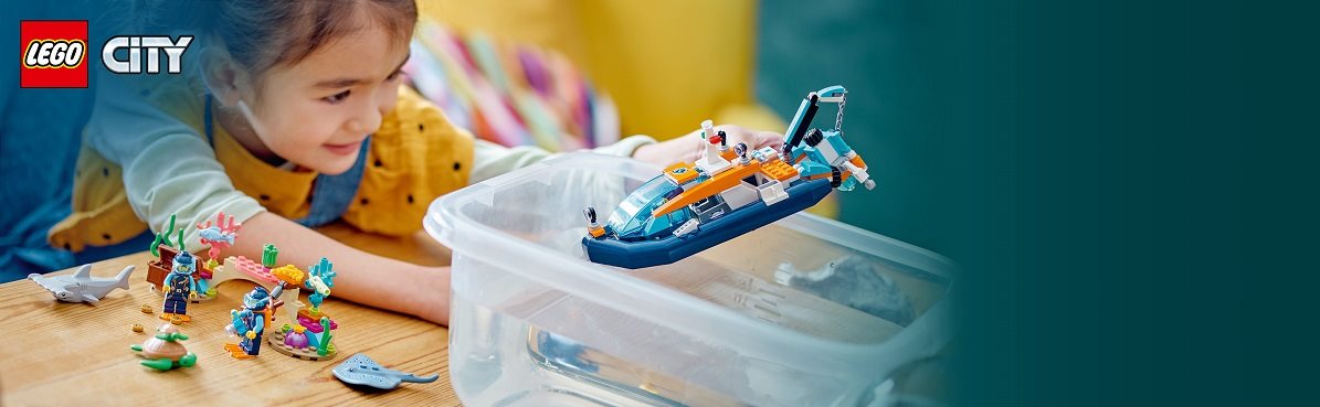 LEGO® City 60377 Exploratory Submarine Diver