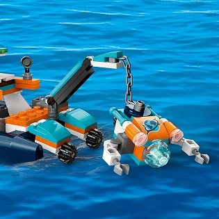 LEGO® City 60377 Exploratory Submarine Diver