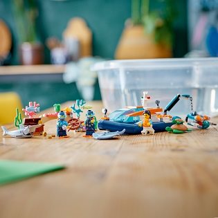 LEGO® City 60377 Exploratory Submarine Diver