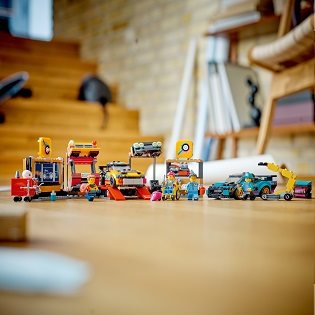 LEGO® City 60389 Tuning Workshop