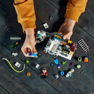 LEGO Hidden Side 70418 J B. a její laboratoř plná duchů LEGO Hidden Side 70418 J B. a její laboratoř plná duchů
