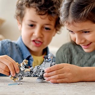 LEGO Star Wars TM 75298 AT-AT vs. tauntaun 