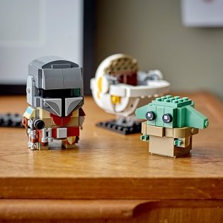 LEGO Star Wars 75317 Mandalorian and child 