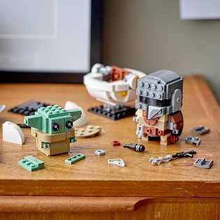 LEGO Star Wars 75317 Mandalorian and child 