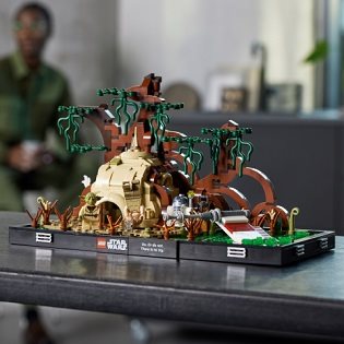 LEGO Star Wars 75330 Jedi Training on Planet Dagobah - diorama 