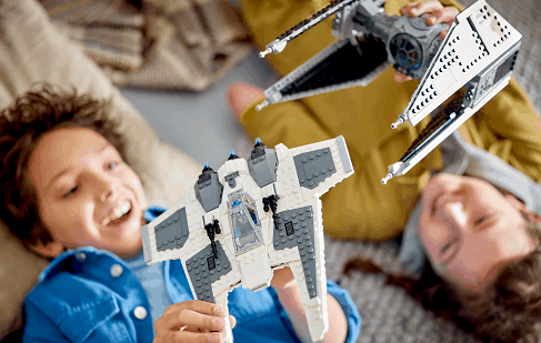 LEGO® Star Wars™ 75348 Fang-class Mandalorian Fighter vs. TIE Interceptor