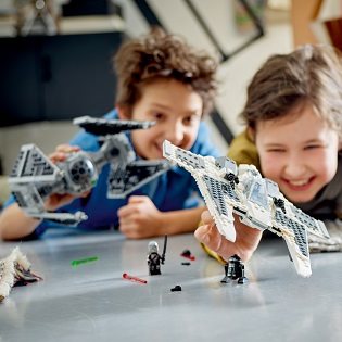 LEGO® Star Wars™ 75348 Fang-class Mandalorian Fighter vs. TIE Interceptor