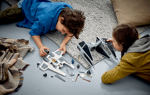 LEGO® Star Wars™ 75348 Fang-class Mandalorian Fighter vs. TIE Interceptor