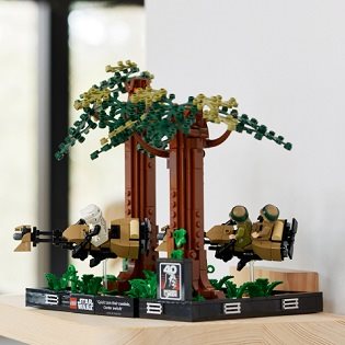 LEGO Star Wars 75353 Spidey Chase on Planet Endor - diorama