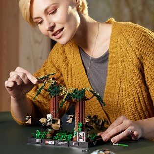 LEGO Star Wars 75353 Spidey Chase on Planet Endor - diorama