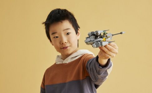 LEGO Star Wars 75363 Mandalorian Fang-osztályú vadászgép vs. TIE Interceptor