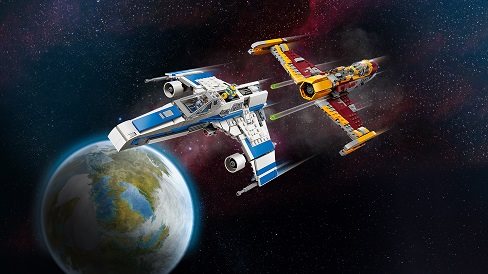 New Republic E-Wing™ vs. Shin Hatis Starfighter™