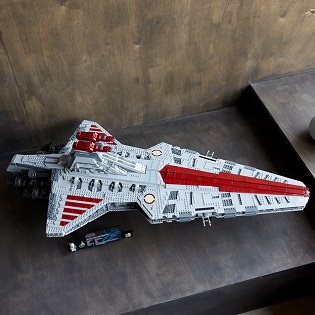 Stavebnica LEGO® Star Wars™ 75367 Útočný krížnik Republiky triedy Venator