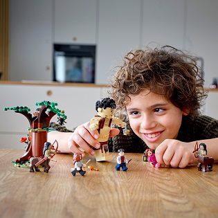 LEGO Harry Potter™ 75967 Forbidden Forest: Umbridge's Encounter LEGO Harry Potter TM 75967 Forbidden Forest: Setkání Drápa a profesorky Umbridgeové