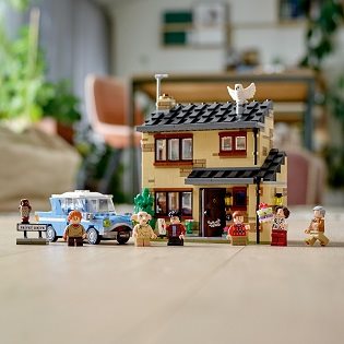 LEGO Harry Potter™ 75968 4 Privet Drive LEGO Harry Potter TM 75968 Street View