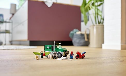 LEGO Super Heroes Vulture a přepadení kamionu LEGO Super Heroes 76147 Vulture a prepadnutie kamióna