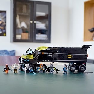 LEGO Super Heroes 76160 Mobile Bat Base 