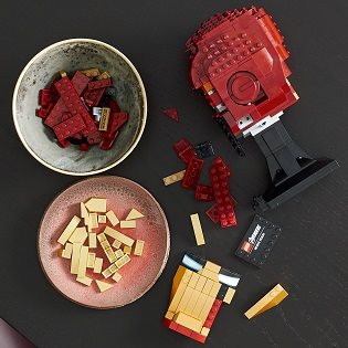LEGO Super Heroes 76165 Iron Man Helmet LEGO Super Heroes 76165 Iron Man Helmet