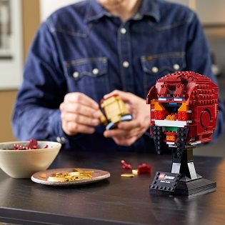 LEGO Super Heroes 76165 Iron Man Helmet LEGO Super Heroes 76165 Iron Man Helmet